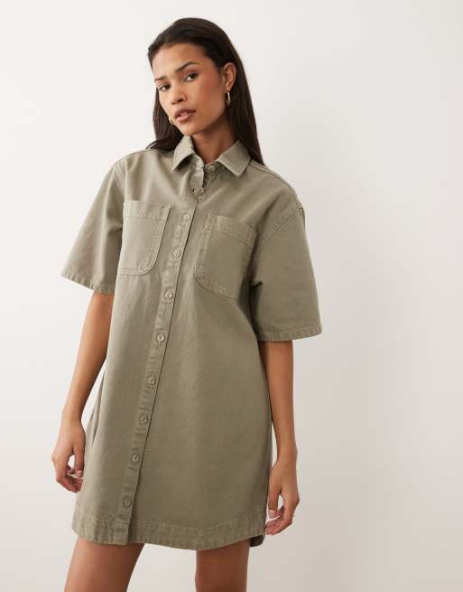 ASOS DESIGN - Vestito camicia squadrato in denim kaki con tasche, 2 di 4