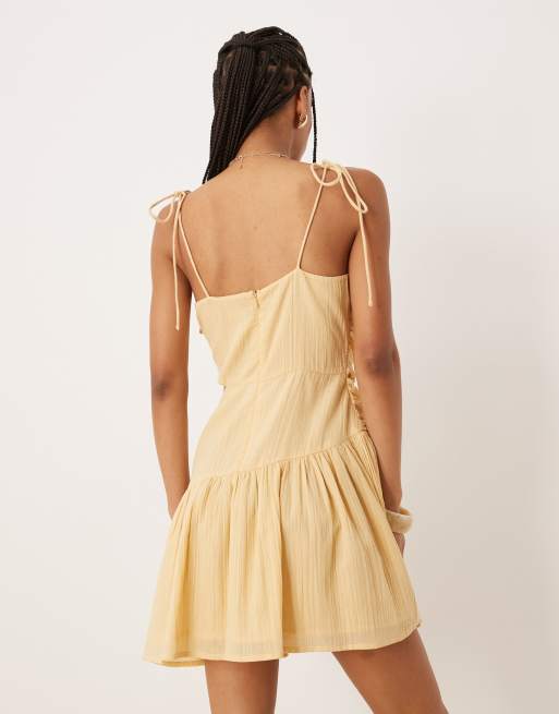 ASOS DESIGN - Vestito corto a canottiera colo sabbia stropicciato con spalline allacciate, 4 di 4