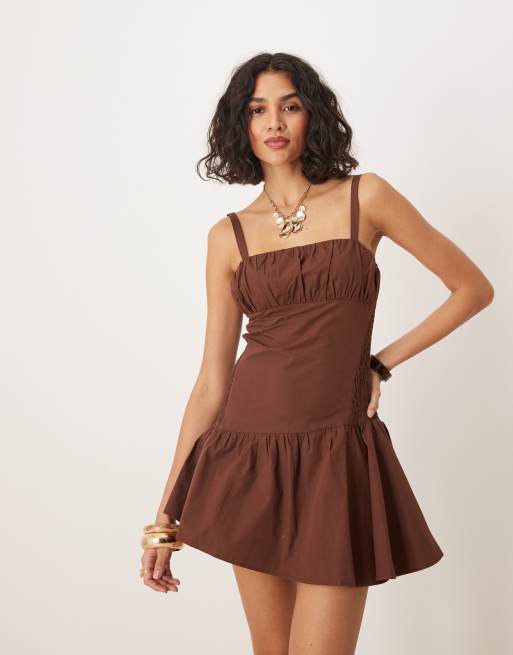 ASOS DESIGN - Vestito corto a canottiera con corpino arricciato color cioccolato