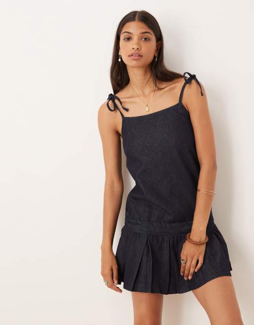 ASOS DESIGN - Vestito corto a canottiera con fondo a pieghe in lavaggio denim, 2 di 4