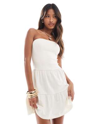 ASOS DESIGN - Vestito corto a fascia color crema con gonna a balze