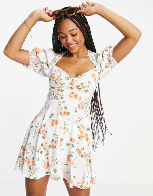 ASOS DESIGN - Vestito corto a fiorellini con inserti in pizzo