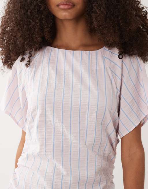 ASOS DESIGN - Vestito corto a maniche corte con arricciature allacciate in vita rosa e blu a righe, 4 di 4
