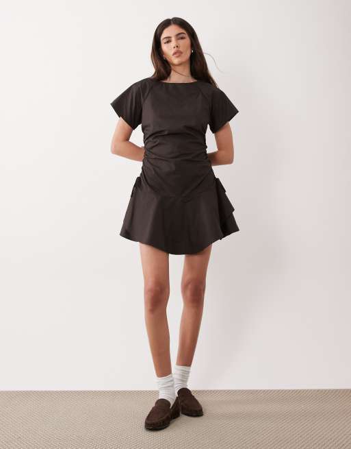 ASOS DESIGN - Vestito corto a maniche corte marrone allacciato in vita con arricciatura, 3 di 4