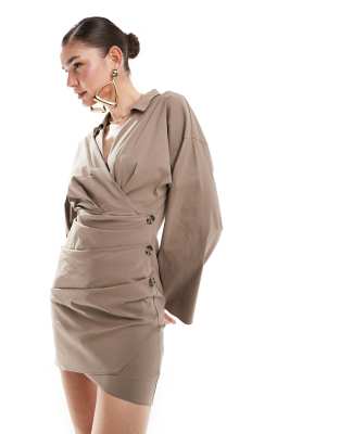 ASOS DESIGN - Vestito corto a maniche lunghe avvolgente color fungo con bottoni e colletto