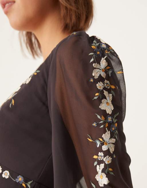 ASOS DESIGN - Vestito corto a maniche lunghe color blu navy slavato a balze con ricami e scollo profondo, 2 di 4