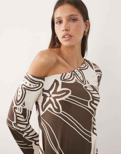 ASOS DESIGN - Vestito corto a maniche lunghe con spalle scoperte e allacciatura con stampa astratta, 2 di 4