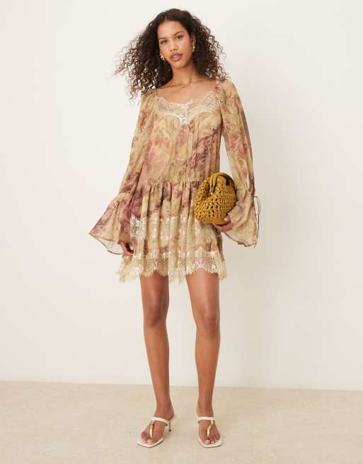 ASOS DESIGN - Vestito corto a maniche lunghe con stampa a fiori, scollo a cuore e volant
