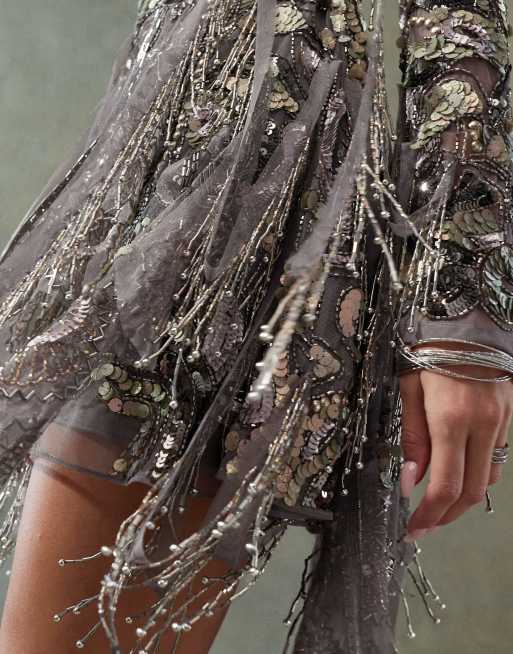 ASOS DESIGN - Vestito corto a maniche lunghe decorato con applicazioni drappeggiate e frange color argento, 3 di 4