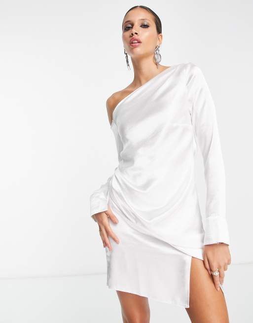 ASOS DESIGN - Vestito corto a maniche lunghe in raso lucido color avorio a spalle scoperte drappeggiato