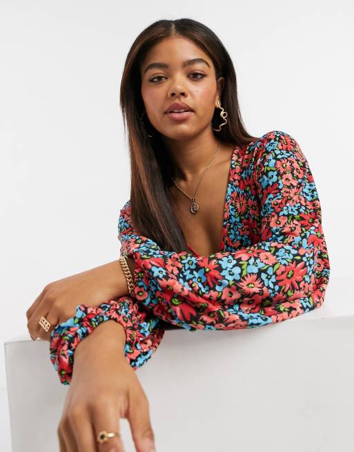 ASOS DESIGN - Vestito corto a portafoglio e maniche lunghe a fiori rosso arancione e blu, 3 di 4