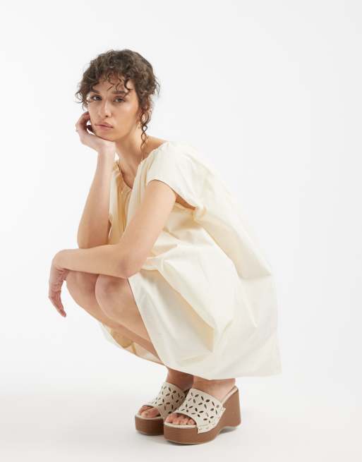 ASOS DESIGN - Vestito corto a sbuffo color osso