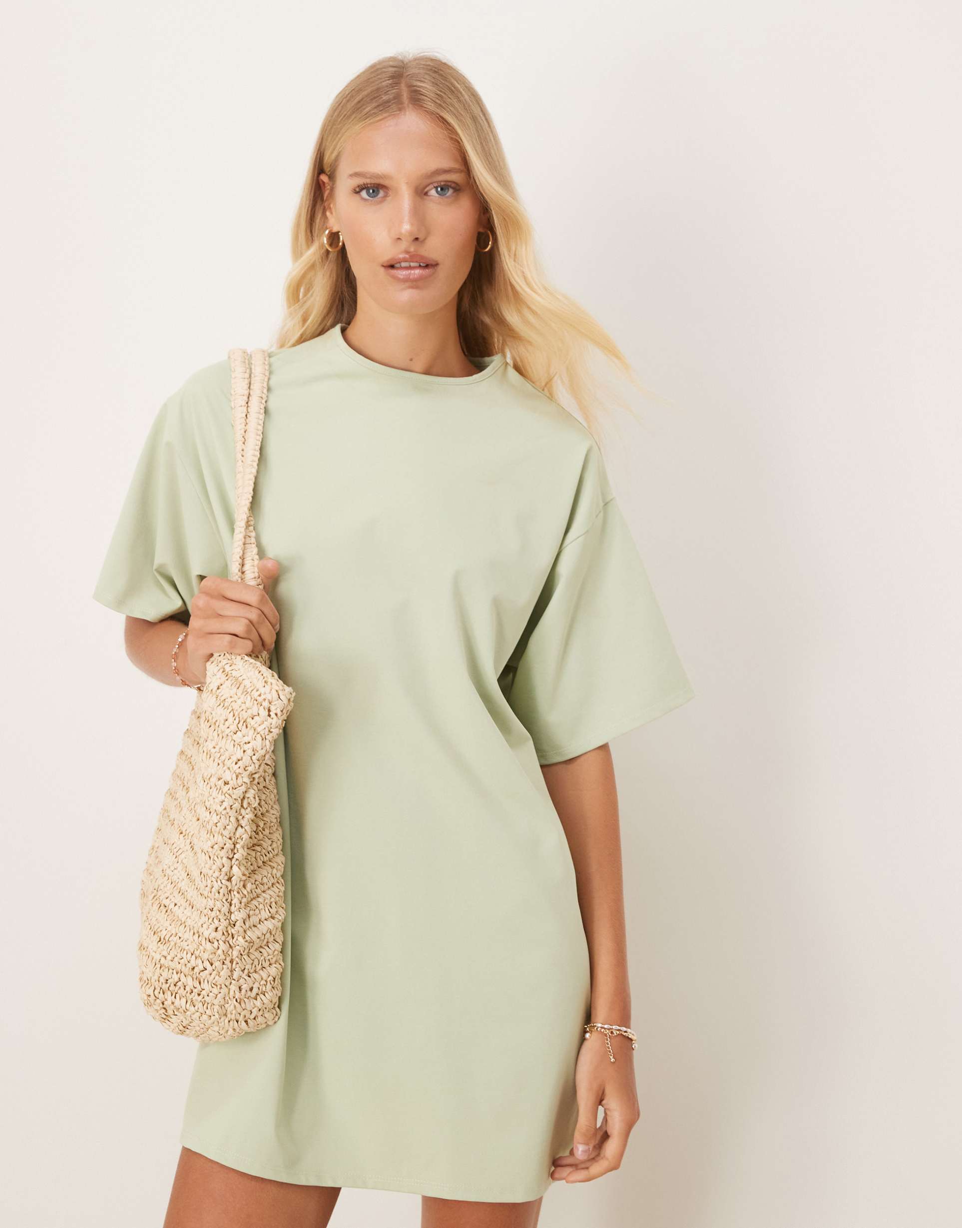 ASOS DESIGN - Vestito corto a T-Shirt oversize strutturato color salvia