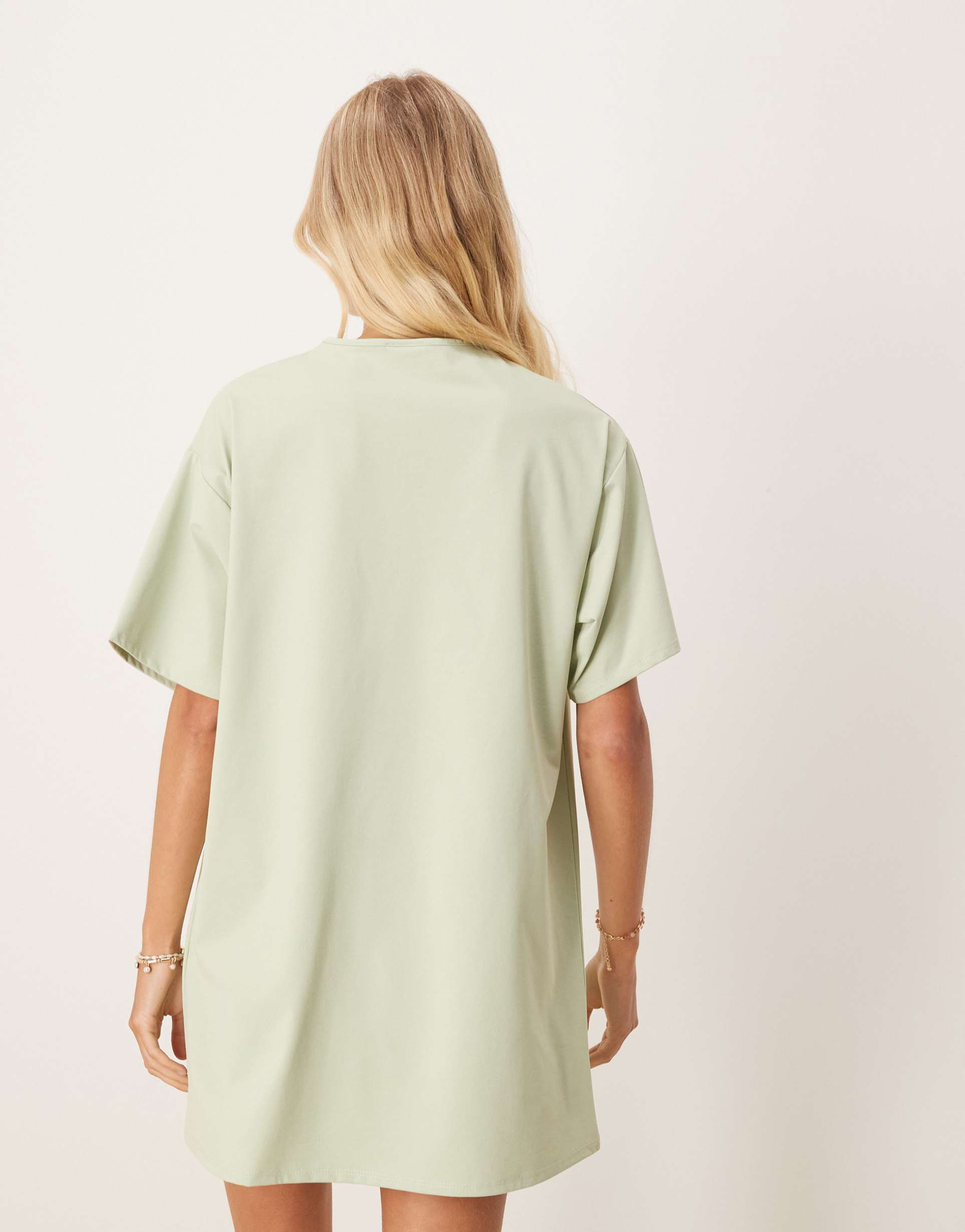 ASOS DESIGN - Vestito corto a T-Shirt oversize strutturato color salvia