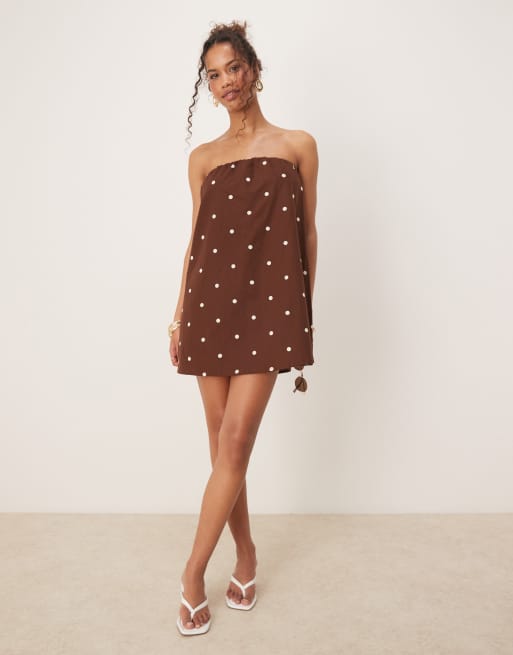 ASOS DESIGN - Vestito corto a trapezio a fascia color cioccolato a pois