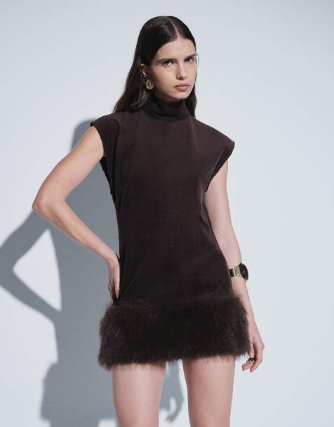 ASOS DESIGN vestito corto a trapezio in velluto a coste con orlo in pelliccia color cioccolato - view 1