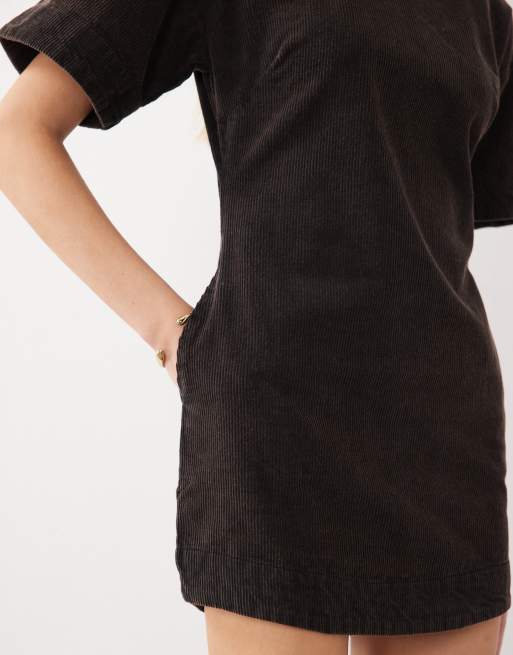 ASOS DESIGN vestito corto a trapezio in velluto a coste slavato con collo a imbuto nero, 4 di 4