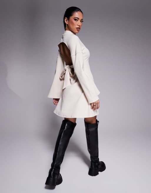 ASOS DESIGN - Vestito corto accollato color panna aperto e allacciato sulla schiena