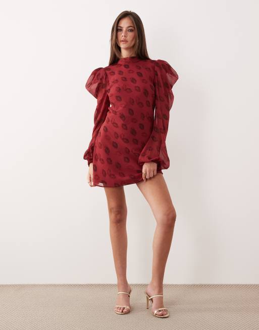 ASOS DESIGN - Vestito corto accollato rosso scuro con stampa di labbra, 2 di 4