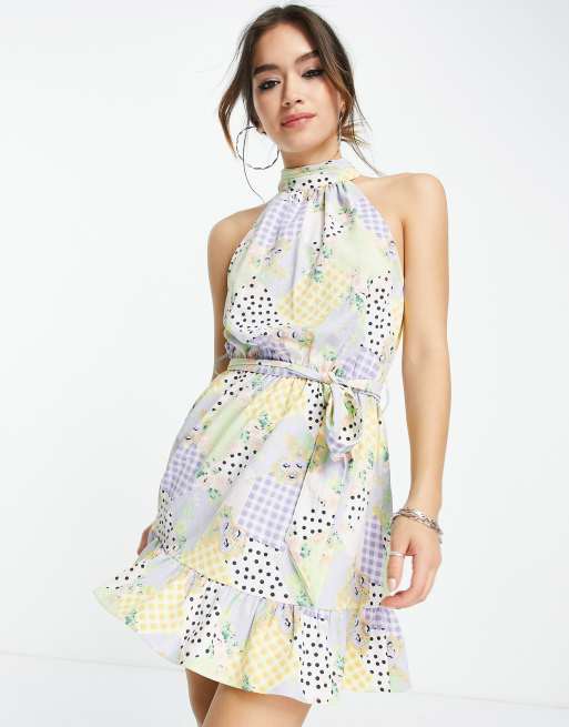 ASOS DESIGN - Vestito corto allacciato al collo con stampa combinata e cintura