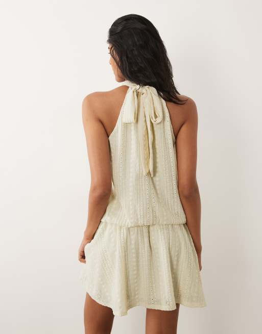 ASOS DESIGN - Vestito corto allacciato al collo in pizzo sangallo color crema, 4 di 4