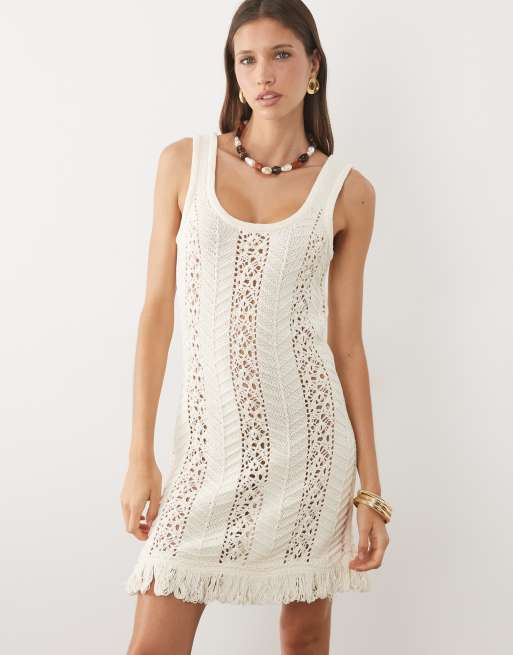 ASOS DESIGN - Vestito corto all'uncinetto con frange color ecru