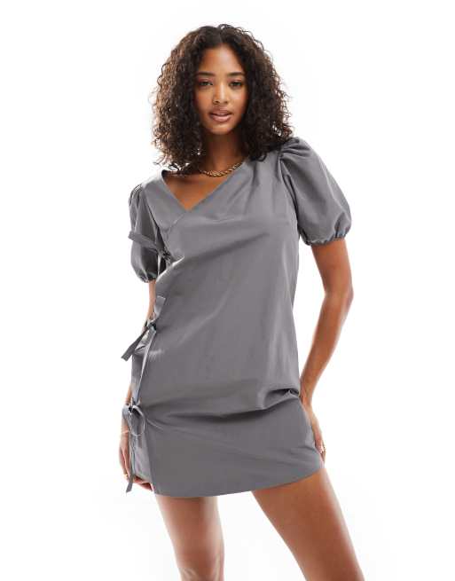 ASOS DESIGN - Vestito corto asimmetrico color cioccolato con allacciatura laterale