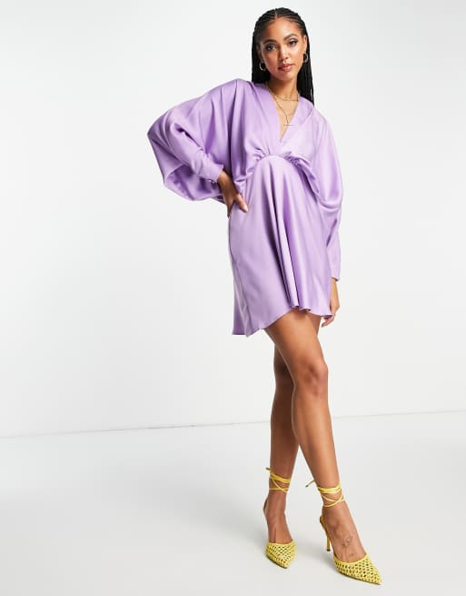 ASOS DESIGN - Vestito corto asimmetrico con maniche ad ali di pipistrello in raso lilla