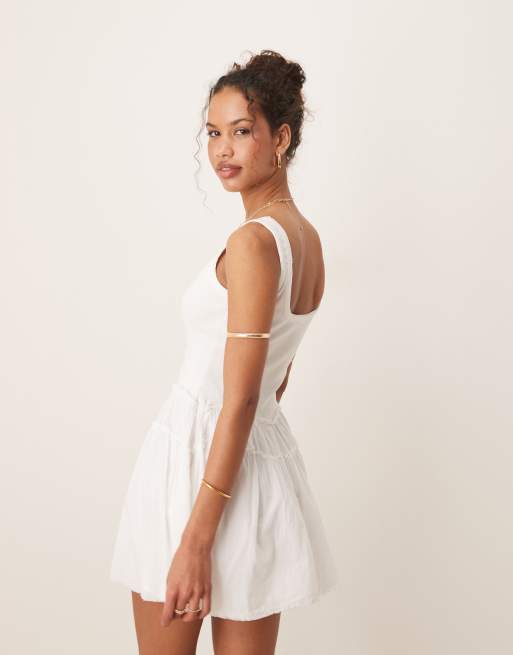 ASOS DESIGN - Vestito corto bianco con corpino a coste, bottoni, scollo ampio e gonna in popeline, 2 di 4