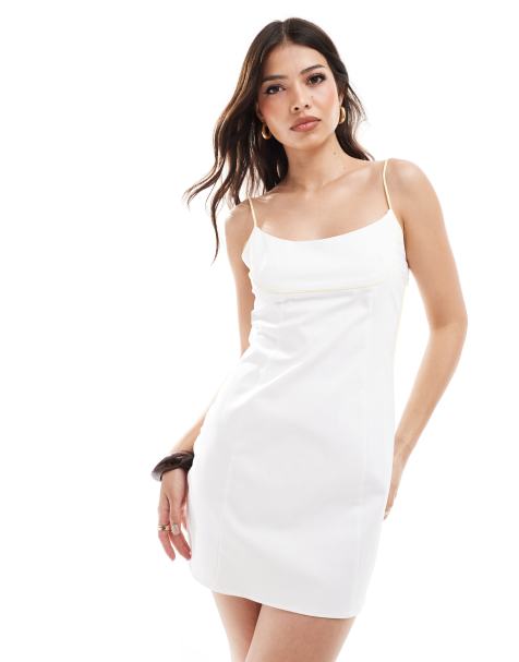 ASOS DESIGN - Vestito corto bianco con spalline sottili e finiture color latticello a contrasto - view 1