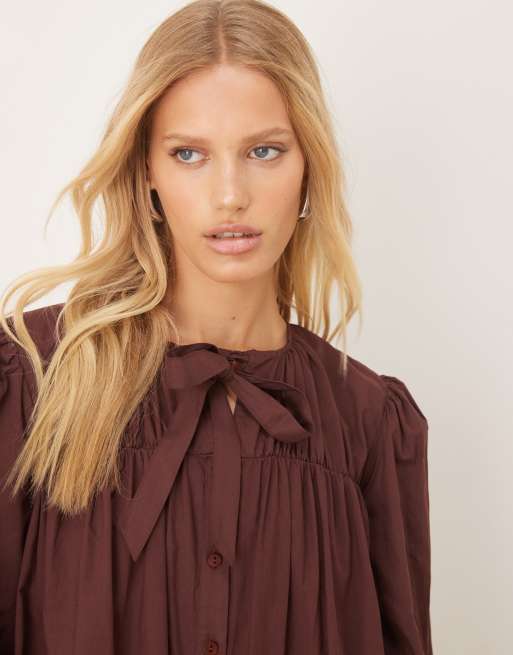 ASOS DESIGN - Vestito corto bordeaux allacciato al collo con bottoni, 3 di 4