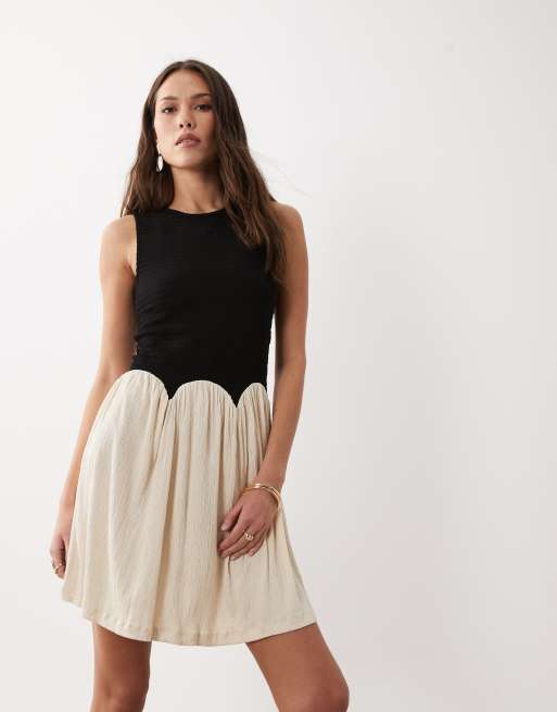ASOS DESIGN - Vestito corto color block stropicciato nero e crema