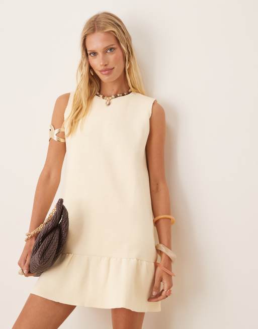ASOS DESIGN - Vestito corto color crema con orlo strutturato