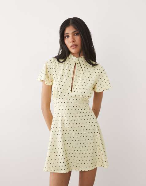 ASOS DESIGN - Vestito corto color latticello e marrone a pois con maniche ad aletta e laccetti - view 1