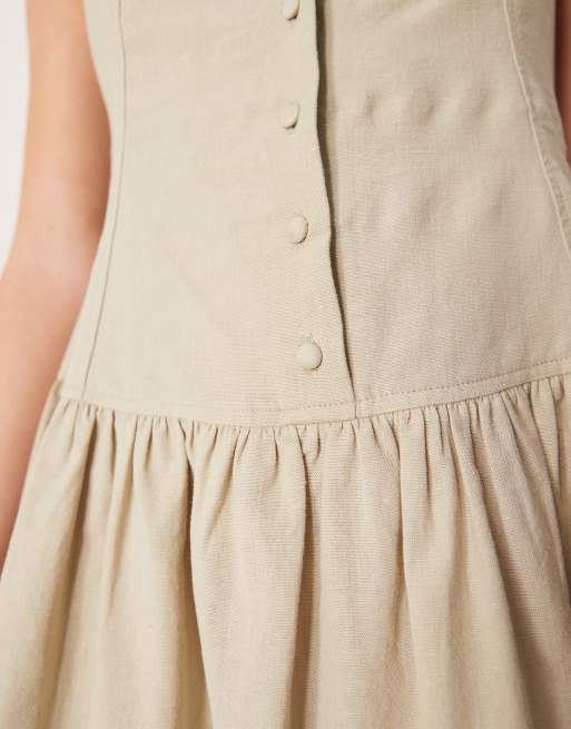 ASOS DESIGN - Vestito corto color stucco con vita scesa, bottoni e scollo a barchetta, 3 di 4