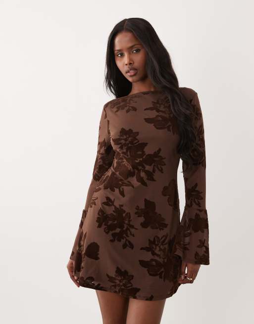 ASOS DESIGN - Vestito corto color zenzero con floccatura a fiori e maniche svasate, 2 di 4