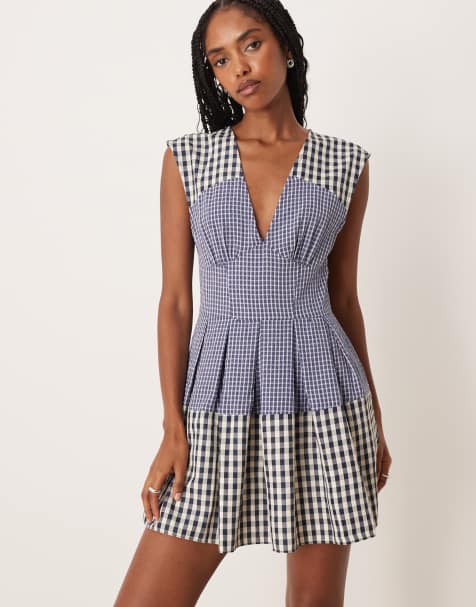 ASOS DESIGN - Vestito corto con corpino aderente e gonna svasata blu navy a quadretti a contrasto con scollo a V - view 1