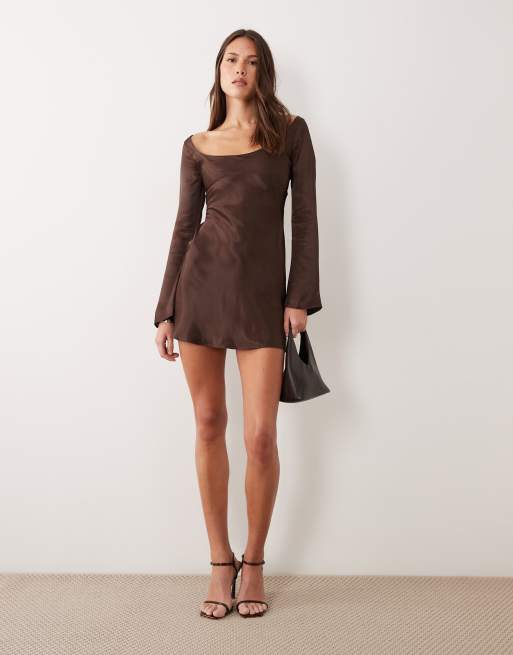 ASOS DESIGN - Vestito corto con corpino in raso marrone cioccolato con maniche svasate, 4 di 4