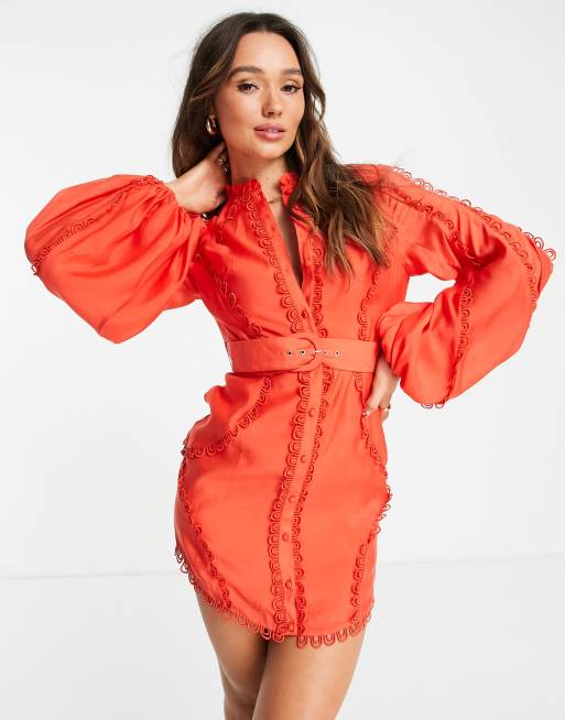 ASOS DESIGN - Vestito corto con maniche a campana rosso con cintura e dettaglio in pizzo