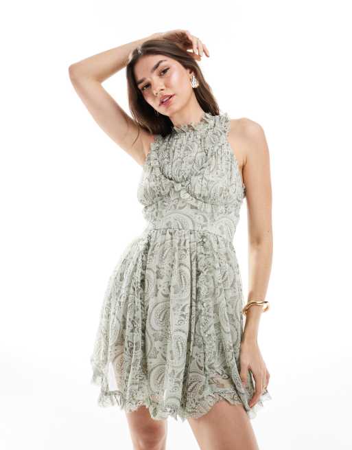 ASOS DESIGN - Vestito corto con scollo a vogatore e volant stampa cachemire