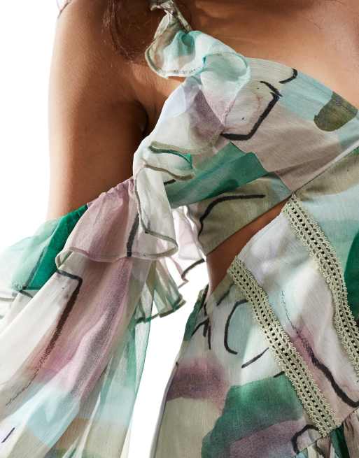 ASOS DESIGN - Vestito corto con stampa astratta, spalle scoperte e finiture con volant, 3 di 4