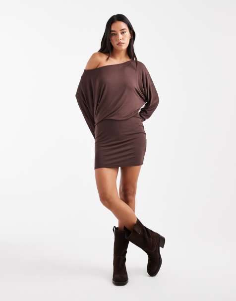 ASOS DESIGN - Vestito corto extra largo color cioccolato con maniche ad ali di pipistrello e spalla scesa - view 1