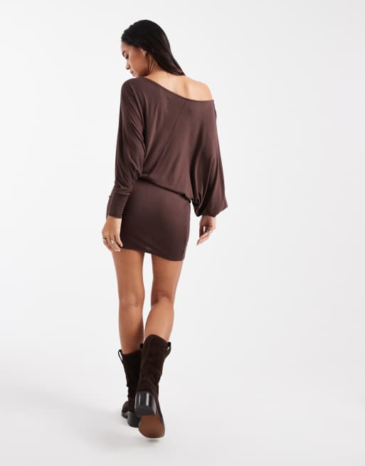 ASOS DESIGN - Vestito corto extra largo color cioccolato con maniche ad ali di pipistrello e spalla scesa, 4 di 4