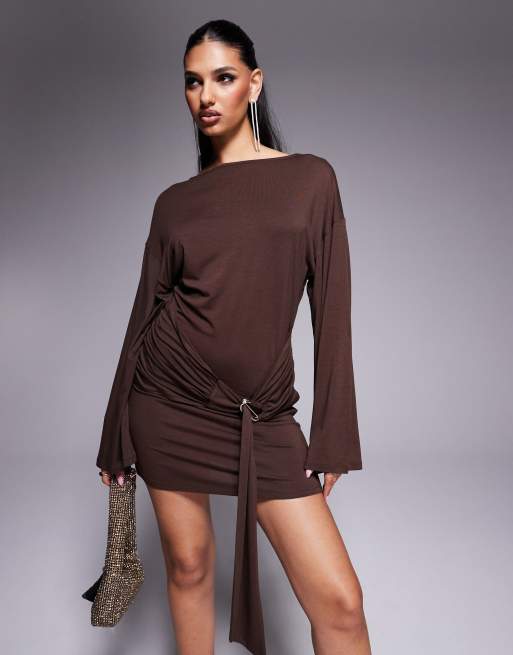 ASOS DESIGN - Vestito corto fasciante marrone sinuoso stretto in vita con cintura annodata