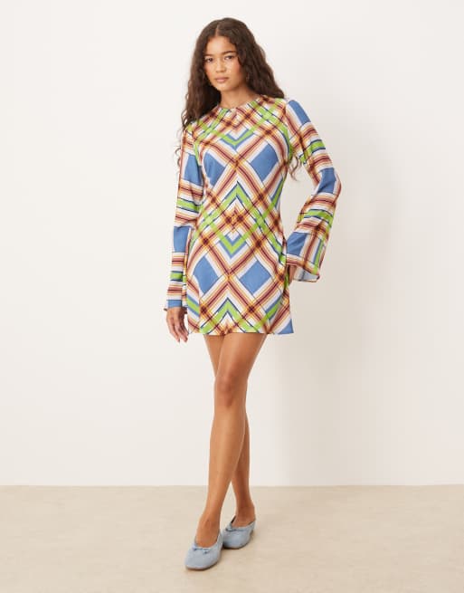 ASOS DESIGN - Vestito corto girocollo con stampa a quadri multicolore e maniche svasate