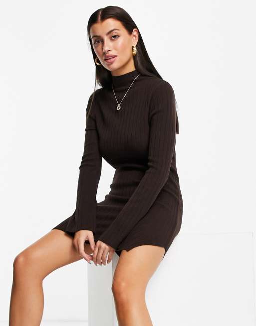 ASOS DESIGN - Vestito corto in maglia a coste marrone con spacchi