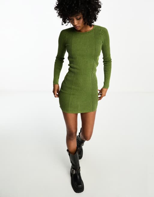 ASOS DESIGN - Vestito corto in maglia kaki lavaggio acido con scollo rotondo