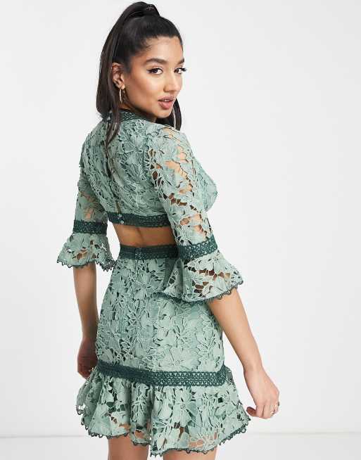 ASOS DESIGN - Vestito corto in pizzo verde salvia con finiture circolari e cut-out, 2 di 4