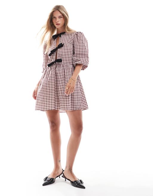ASOS DESIGN - Vestito corto in popeline marrone a quadretti allacciato sul davanti