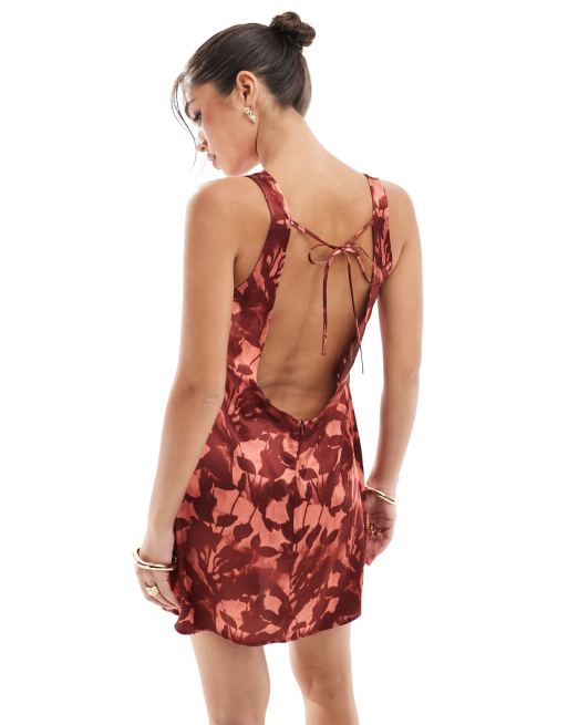 ASOS DESIGN - Vestito corto in raso a fiori sfumati con scollo ad anello sul retro